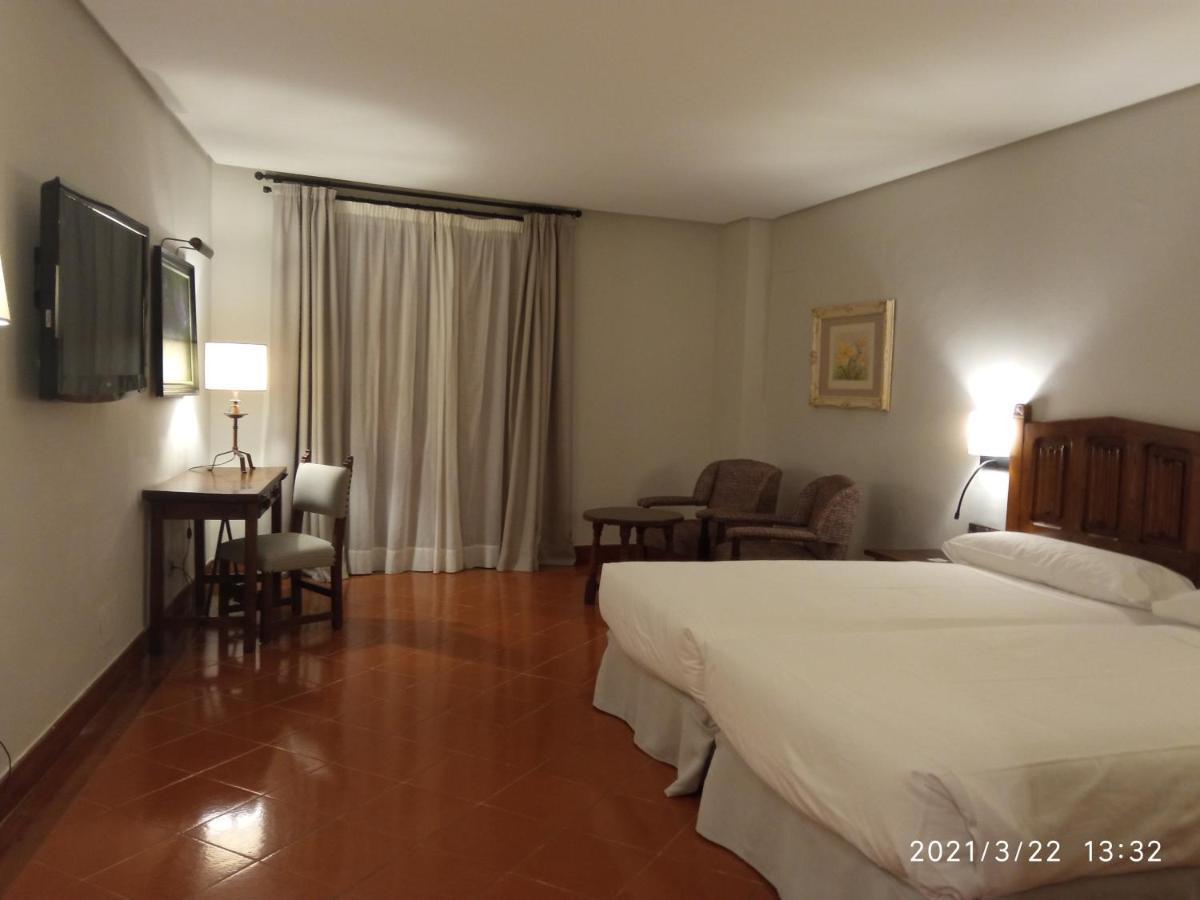 ปาราดอร์ เด ซานโต โดมิงโก เด ลา กัลซาดา Hotel ซานโตโดมิงโก เดลา กัลซาดา ภายนอก รูปภาพ