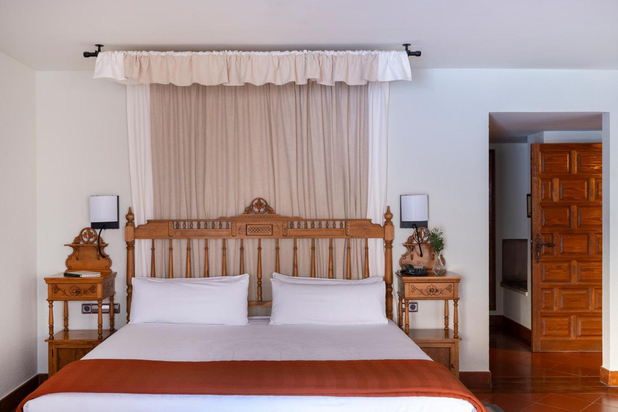 ปาราดอร์ เด ซานโต โดมิงโก เด ลา กัลซาดา Hotel ซานโตโดมิงโก เดลา กัลซาดา ภายนอก รูปภาพ